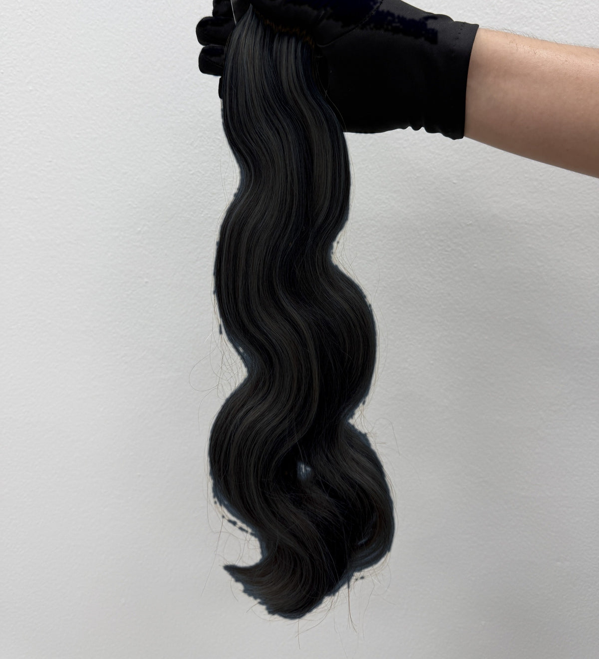 Tape-In hair extensions — Body Wave, color Jet Black — 100% human hair, Loviisa Pro Hair