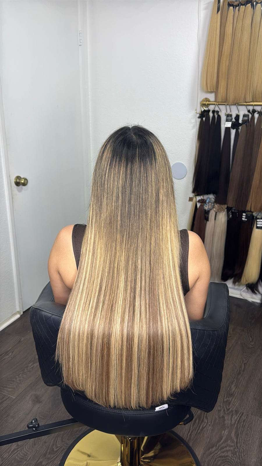 Melena larga y llena en cabello medio